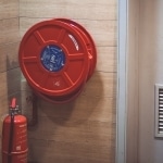 Brandschutztür verkeilen