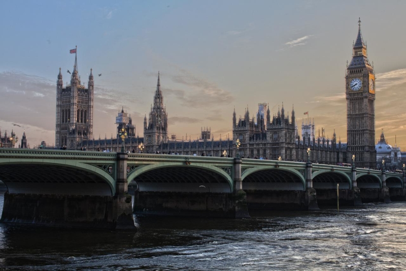 Die Skyline der britischen Hauptstadt London eignet sich als Fototapete für ein Haus zum Verkauf.